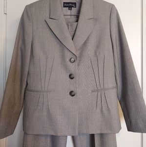 EUC Gray Evan- Picone Pant Suit 12 Petite